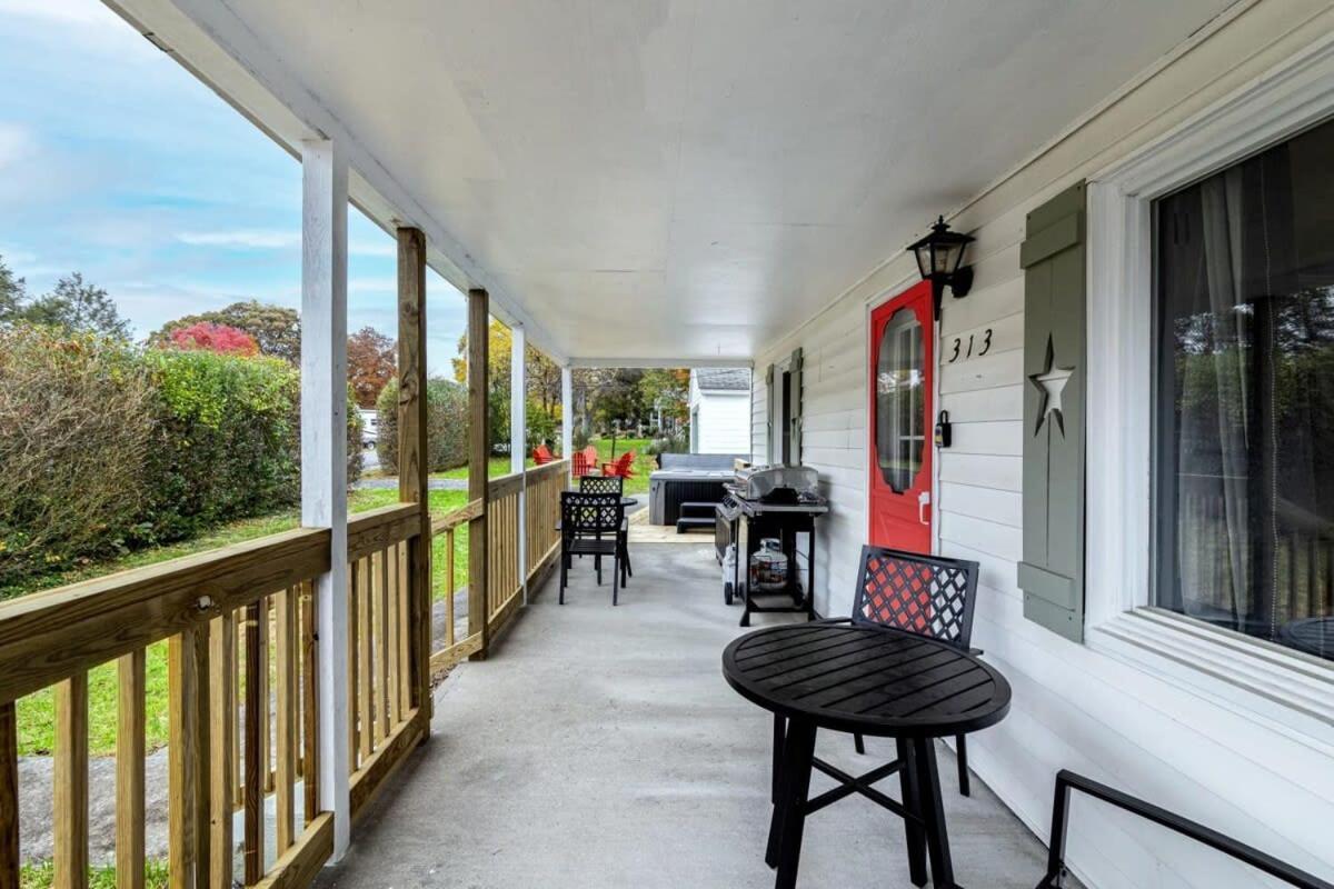 New River Gorge Cottage W Hot Tub, Fire Pit, Grill Oak Hill Экстерьер фото
