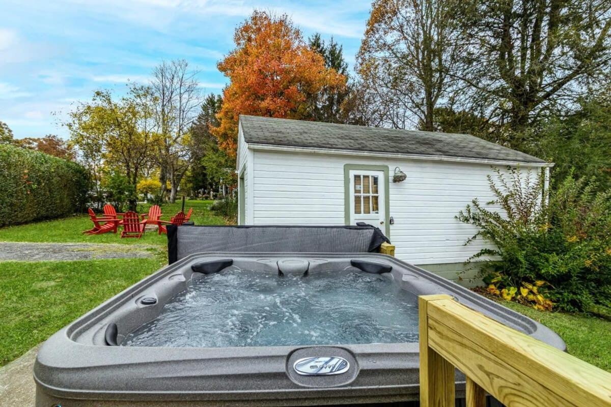 New River Gorge Cottage W Hot Tub, Fire Pit, Grill Oak Hill Экстерьер фото